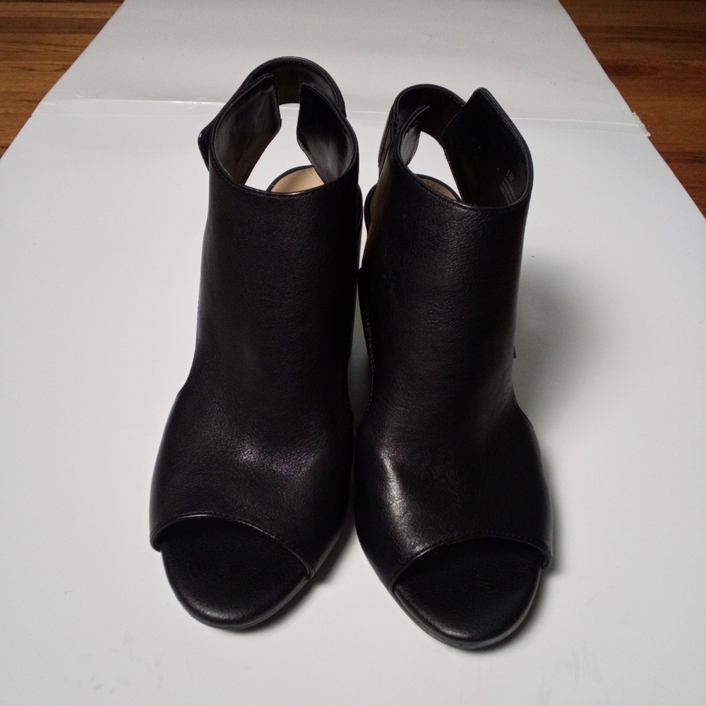 Gianni Bini black leather upper sandal